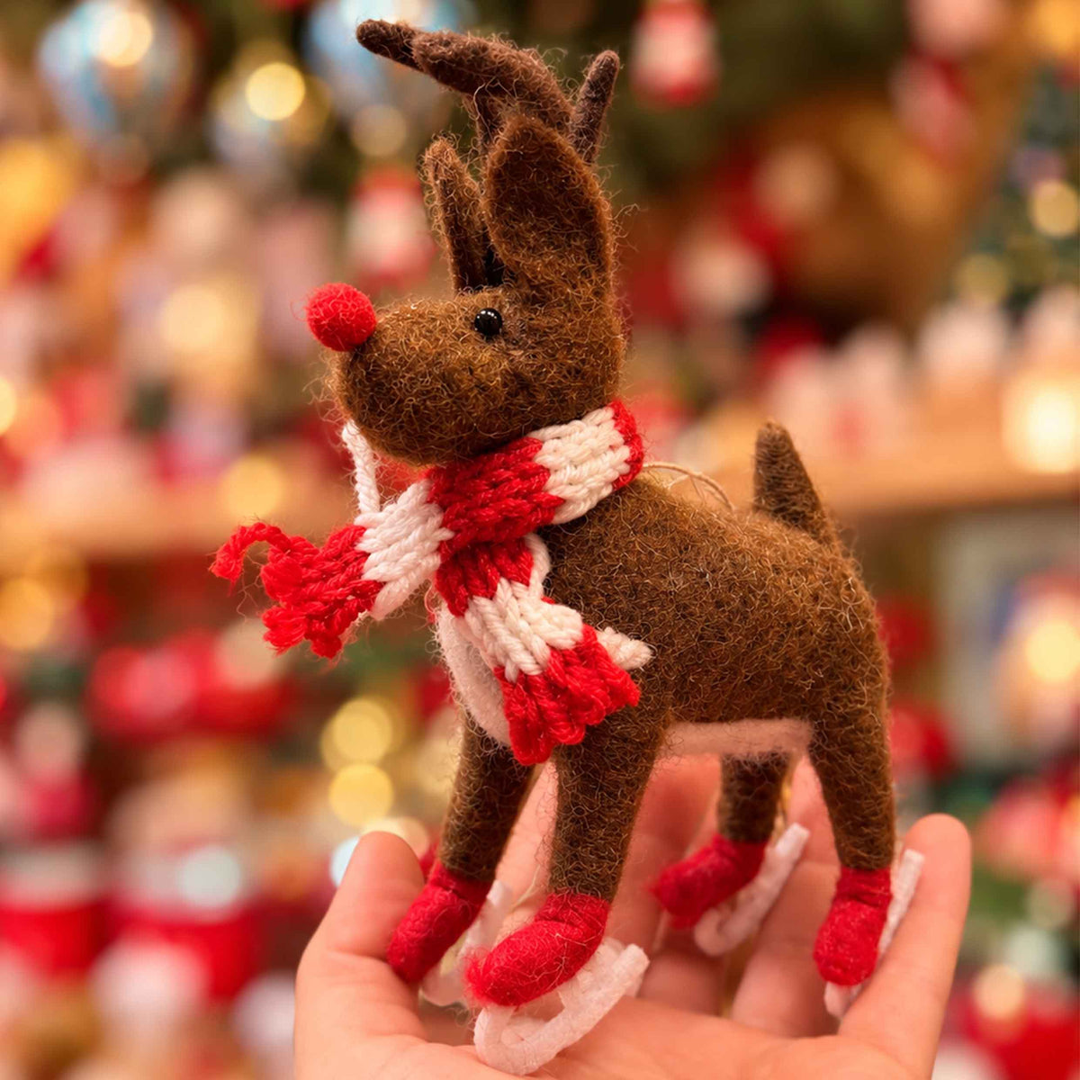 🦌 Renna Rudolph in feltro con pattini e sciarpa - decorazione da appendere