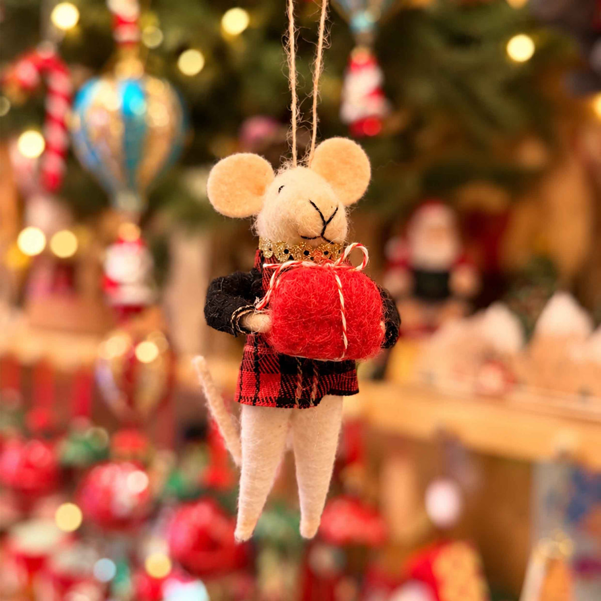 Topolino in feltro con pacco regalo 🎄 – decorazione da appendere